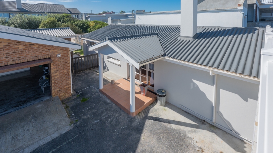 7 Bedroom Property for Sale in Struisbaai Western Cape